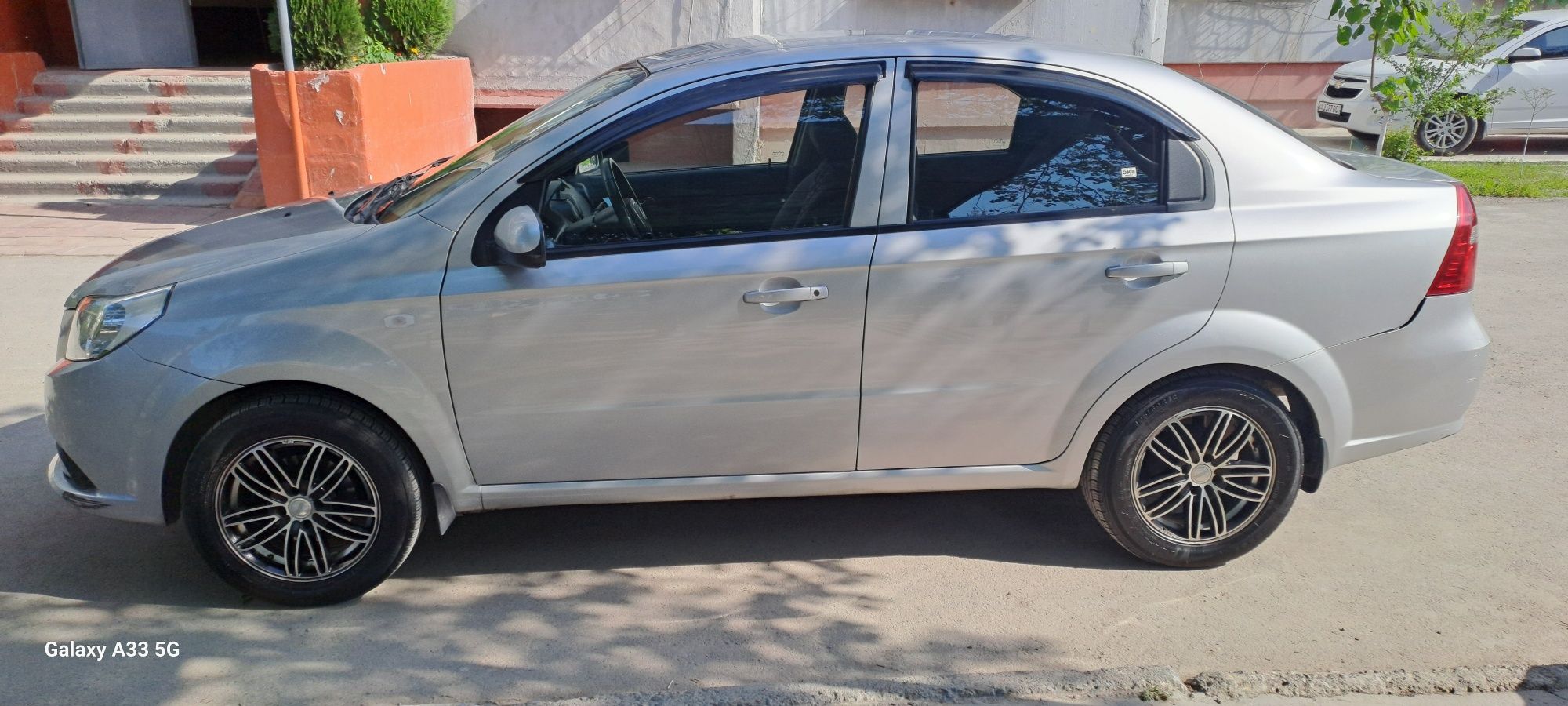Nexia ravon r3 sotiladi