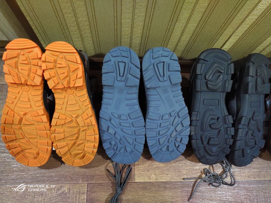 Продается спец.обувь ботинки зимние,летние.