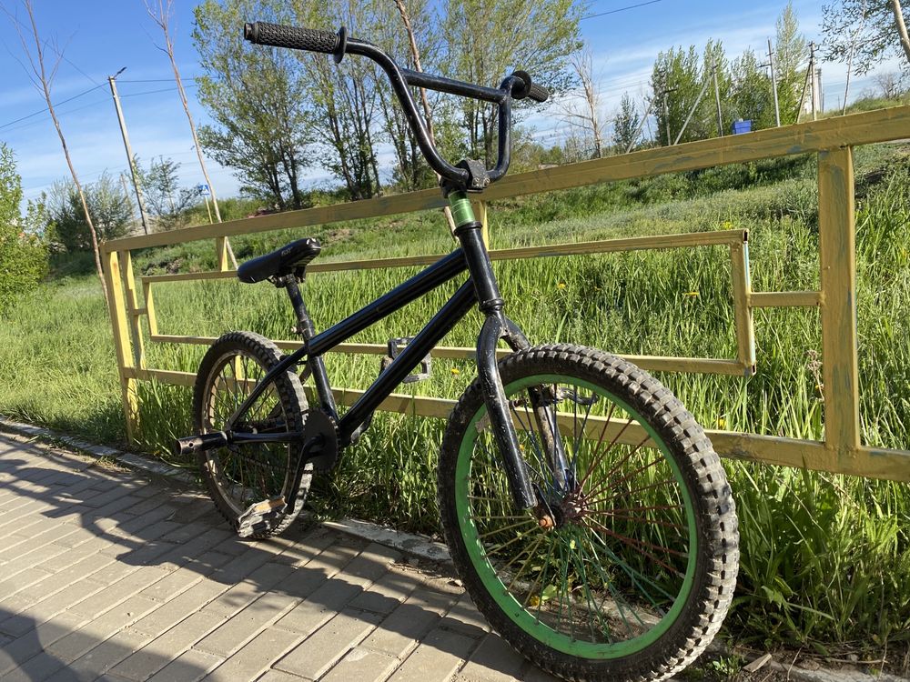 Велосипед bmx черно-зеленый!!!