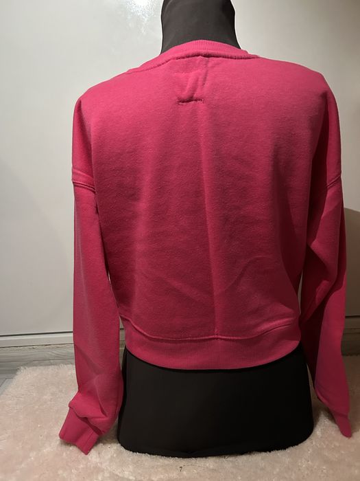 Два дамски суитшъра