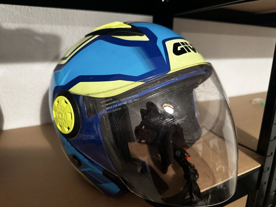 Каска за скутер Givi