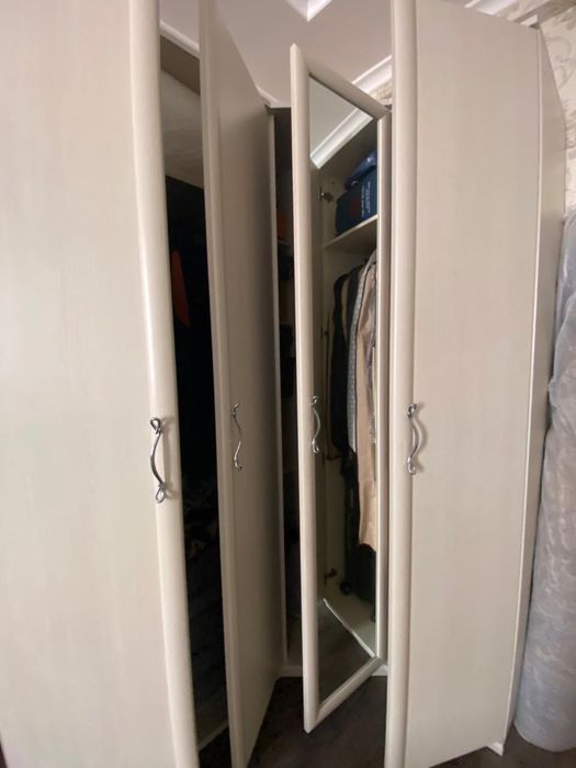 Угловой шифонер