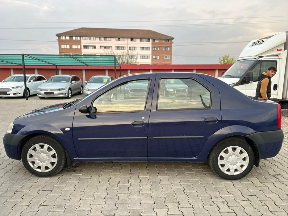 Vând dacia logan