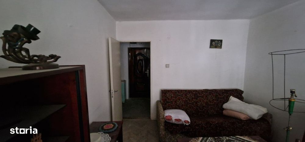 De Vz. APART. 1 Camera, IN BARLAD, et 3 in spate la CROLUX
