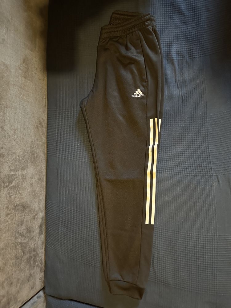 Trening Adidas marimea S