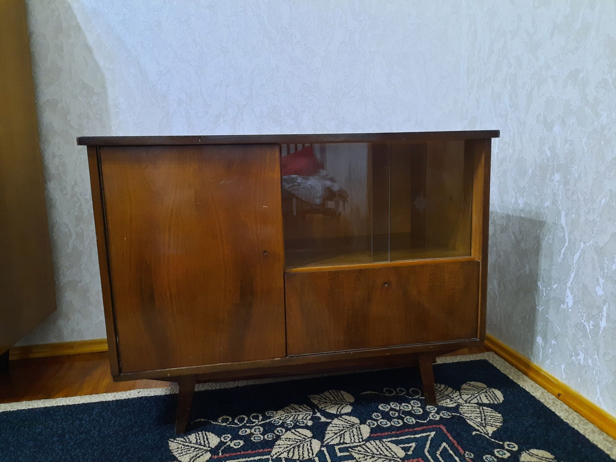 Антикварный шкаф поставка ый,