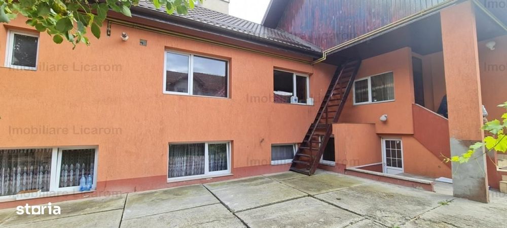 Casa individuala cu 2 apartamente, 6 camere,teren 403 mp,ASTRA.
