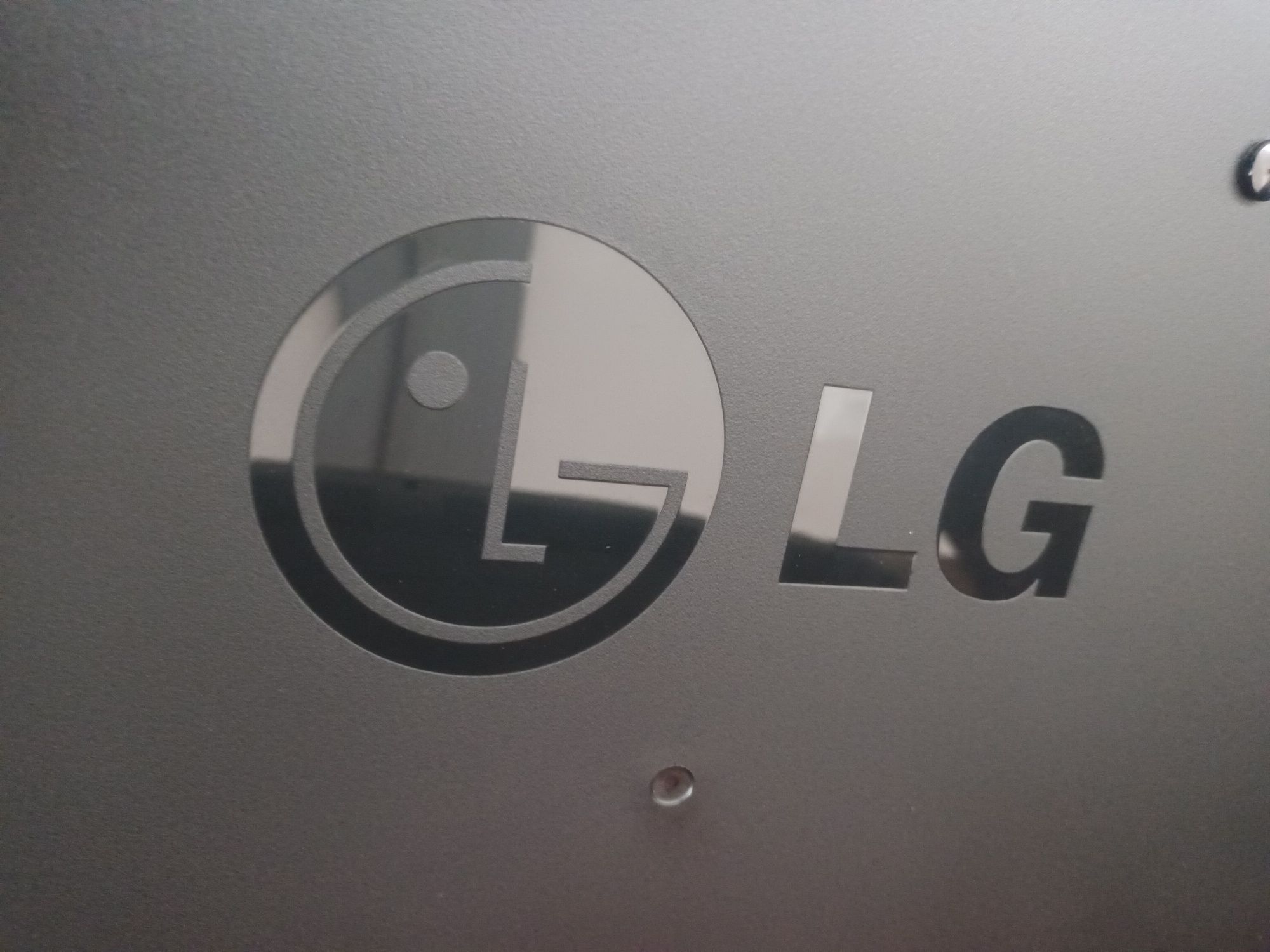 LG Телевизор 42 инча Lcd