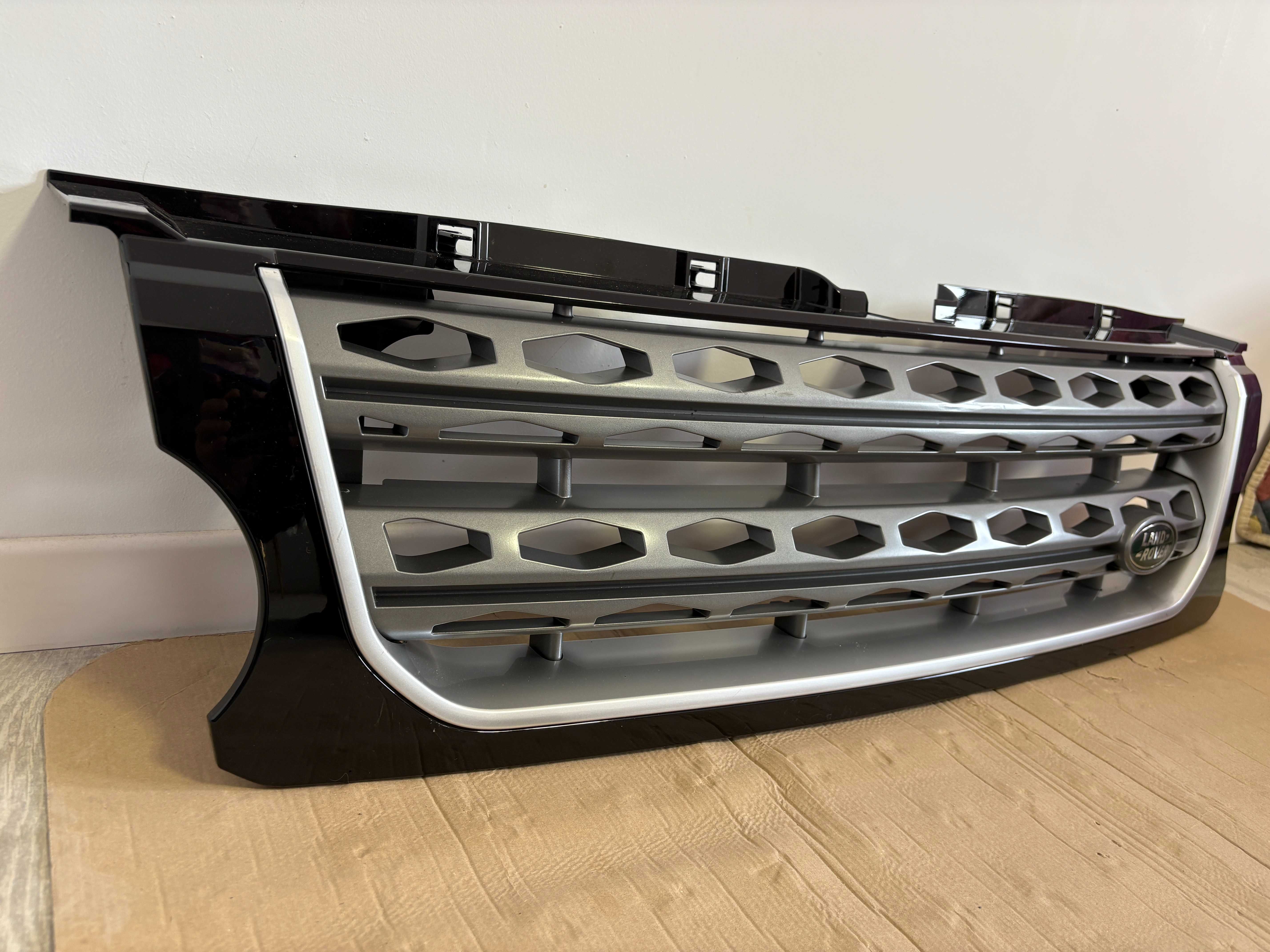 Grila radiator Land Rover Discovery 4 facelift dupa 2014 EH22-8138-AB