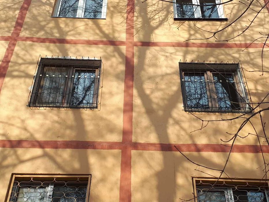 Установка.  Решётка, козырек