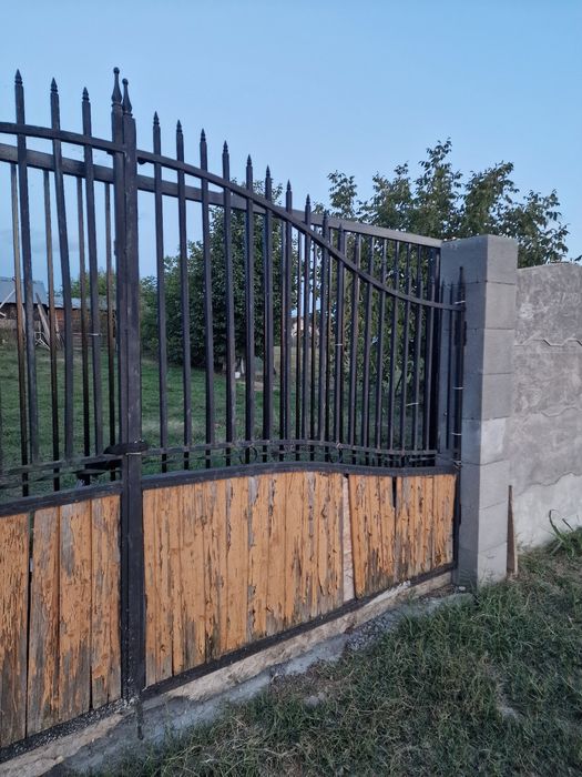 Vănd porți  fier