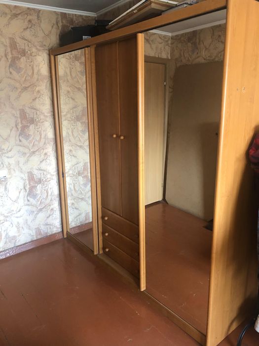 Шкаф в спальню с зеркалом б/у