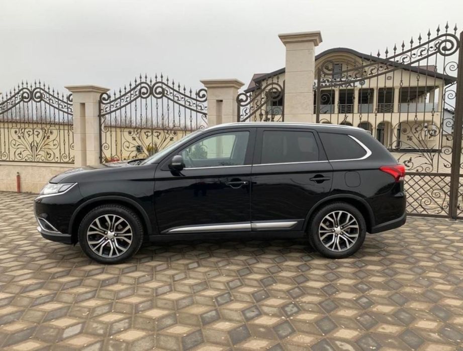 Vand sau schimb Mitsubishi Outlander