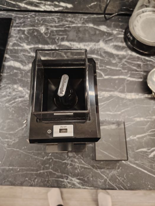 CRUPS КАФЕМАШИНА, еспресо-шварц кафе + кафемелачка DELONGHI