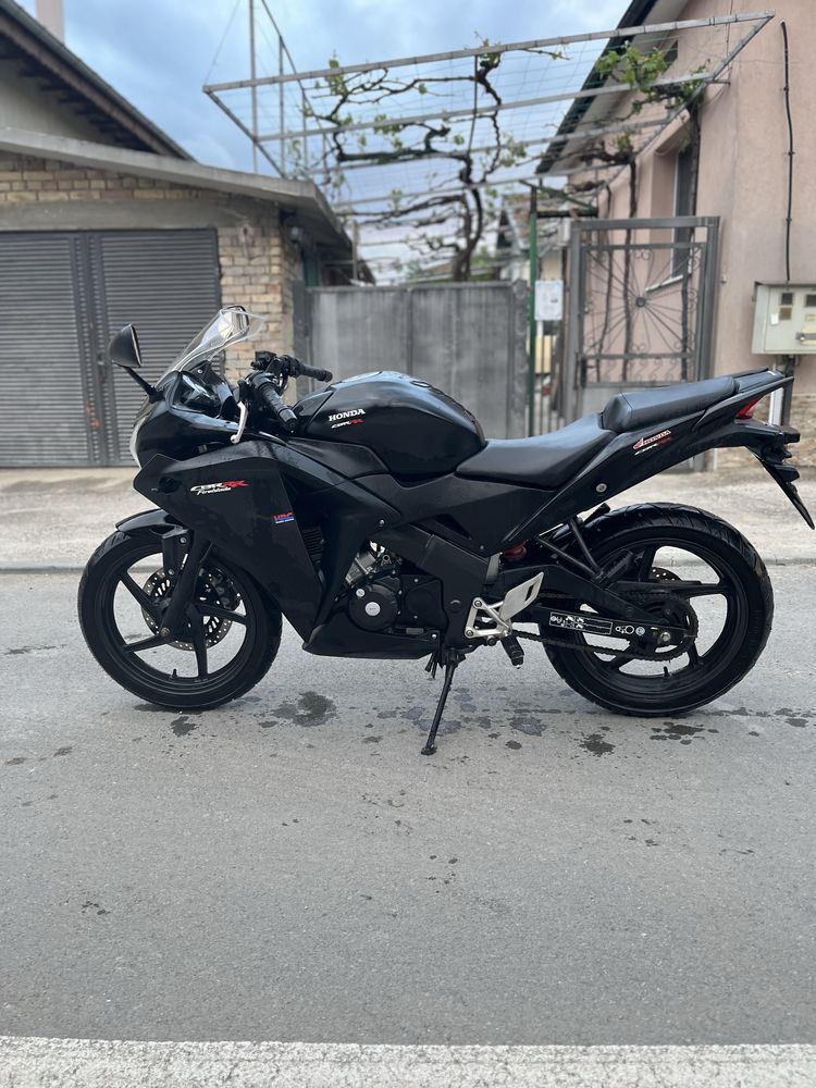 Honda CBR 125R 2016
