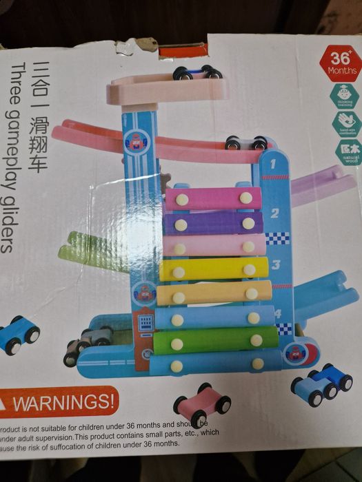 Circuit din lemn cu 4 piste+6 masinute