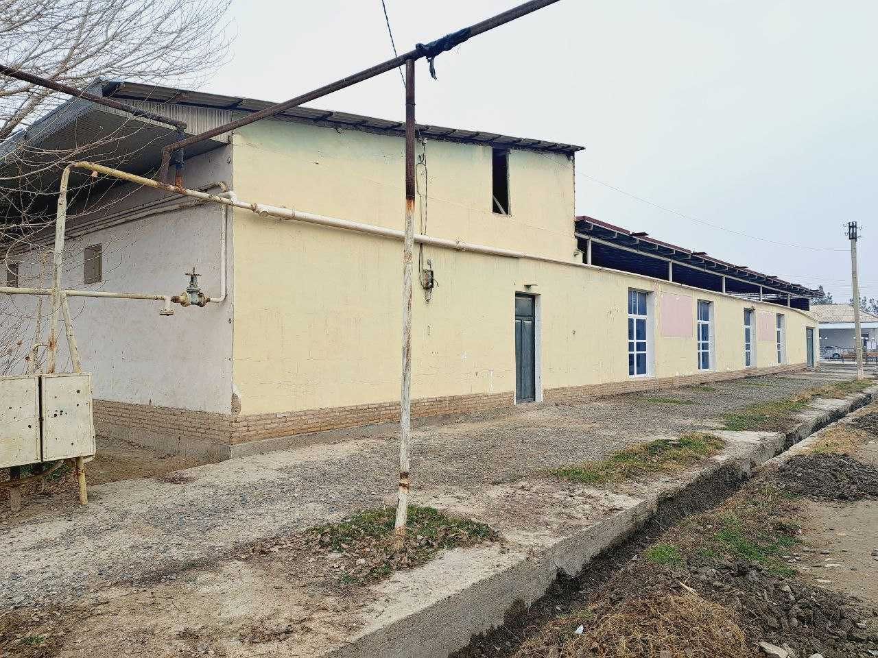 Xatirchi tumanda Noturar joy binosi bolib tolash sharti bilan sotiladi