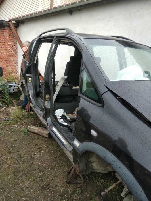 Опел Зафира на части цялата в това състояние 600лв