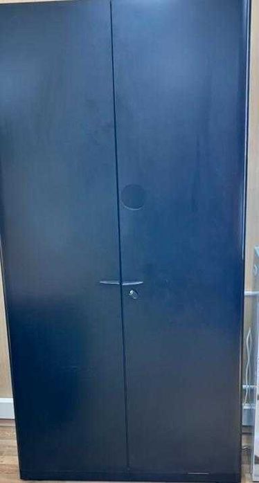 железные шкафы с замком