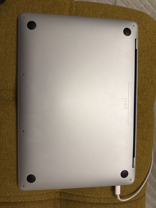 Vand mscbook pro 2019 touchbar i5 sau schimb cu procesor 5800x3D