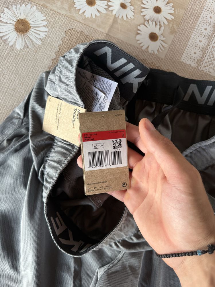 къси панталони Nike