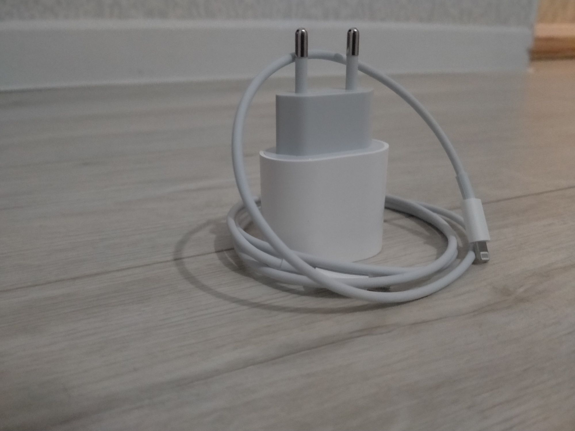 Продам зарядку айфон