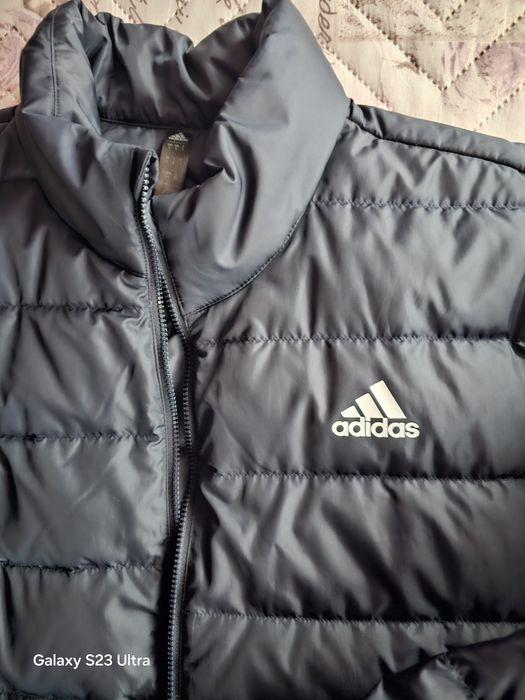 Продавам яке адидас
