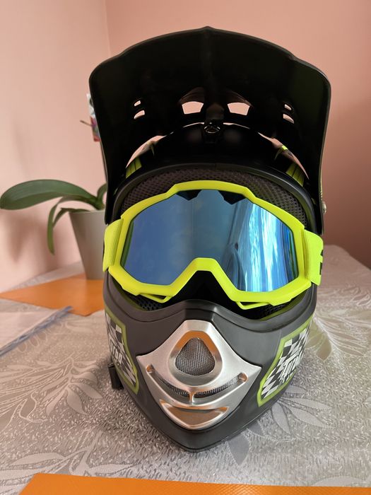 Vând cască full face