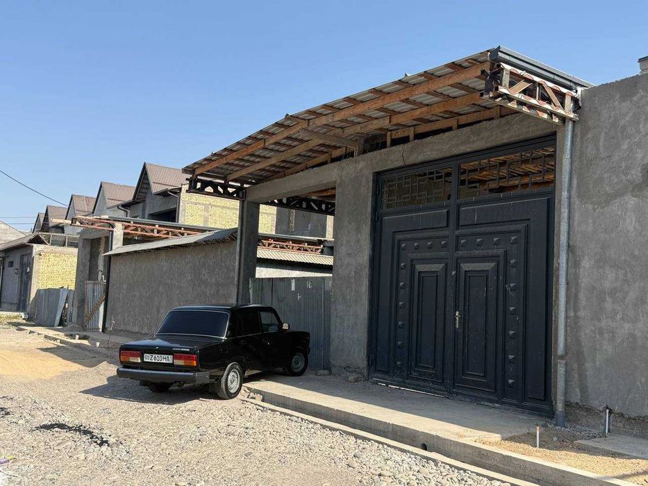 Уй сотилади. Ховли, катедж