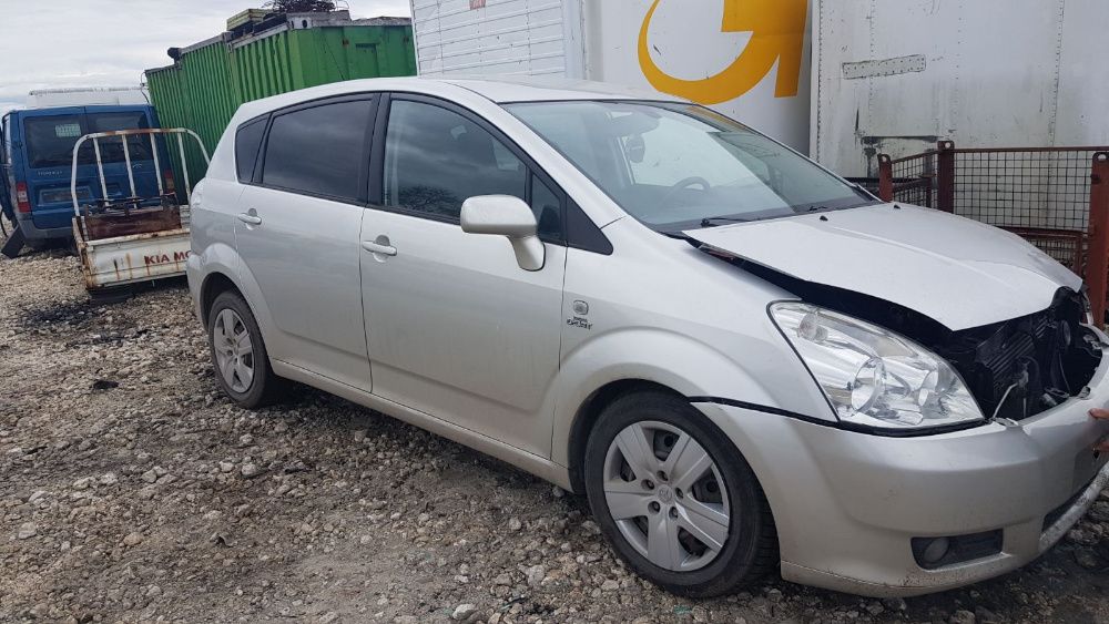 Toyota Corolla Verso 2.2 D-4D 2006г. на части