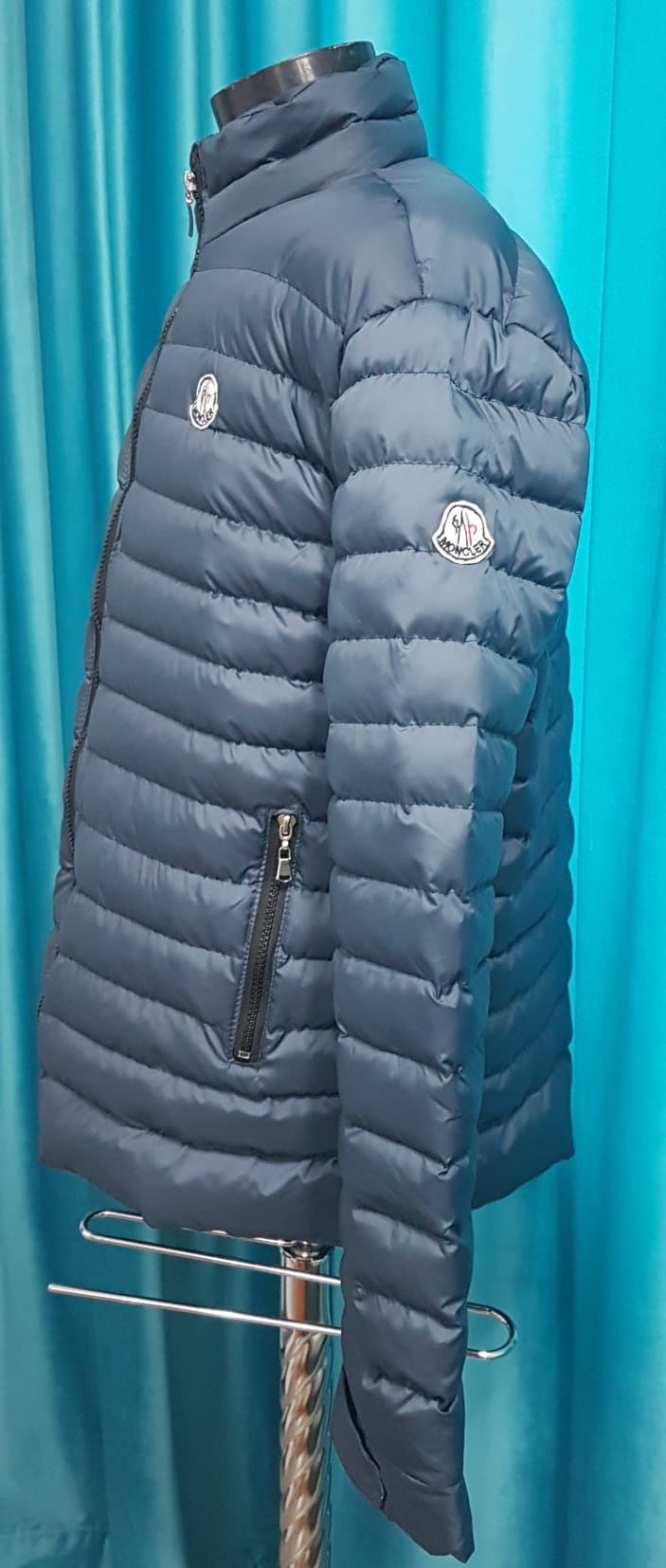 Vând geaca Moncler