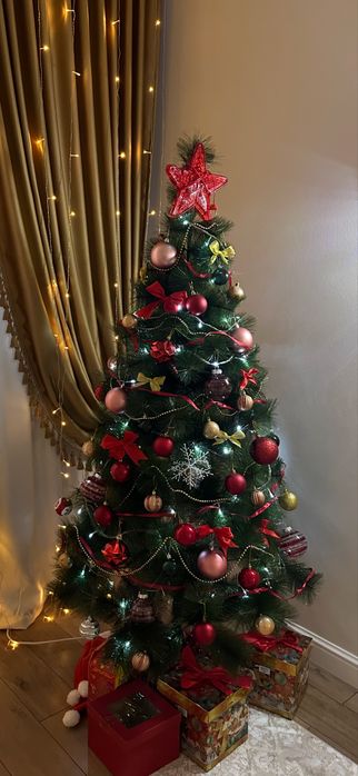 Елка с игрушками