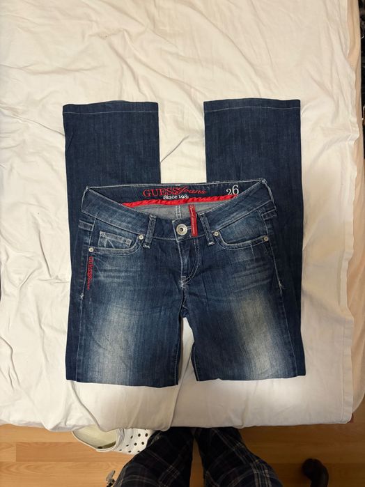 2000’s дамски дънки GUESS със ниска талия.