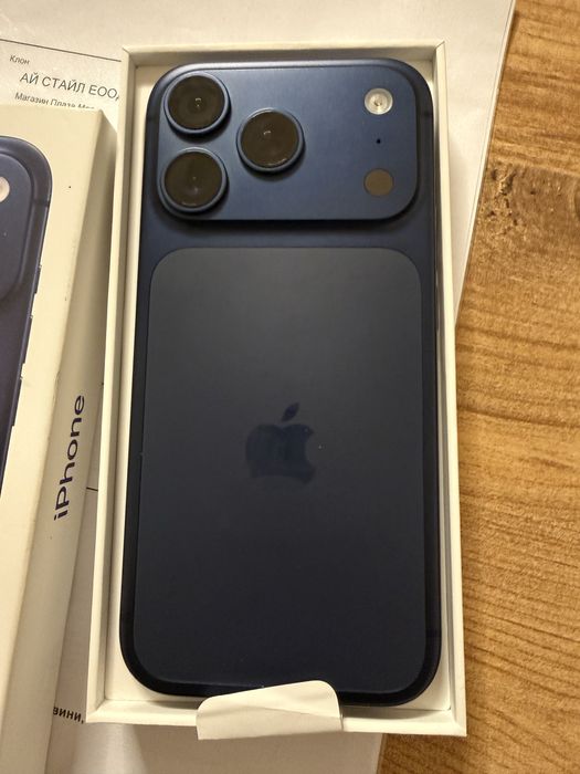 IPhone 17 PRO iSTYLE  Гаранционен като НОВ ! Deep Blue !