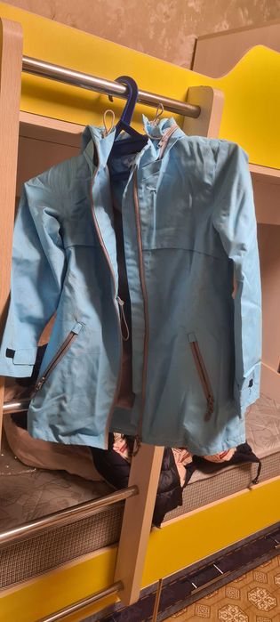 Продам осенние куртки б/у 140 см