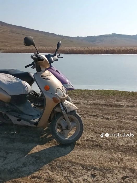 Vând scuter Aprilia sr50 de 80