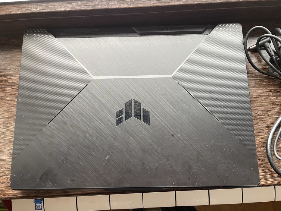 Продаю игровой ноутбук ASUS TUF Gaming (модель FX705DH / FA506