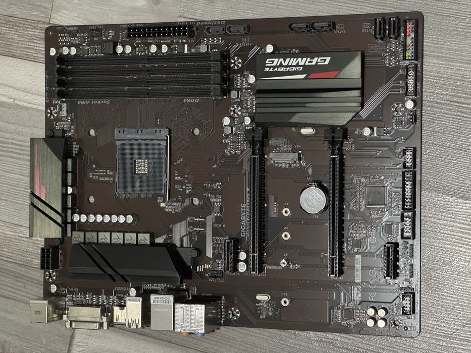 Placa de baza Gigabyte B450 GAMING X, AM4