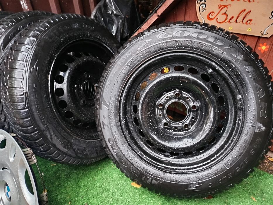 Vând cauciucuri iarna cu jante pentru BMW