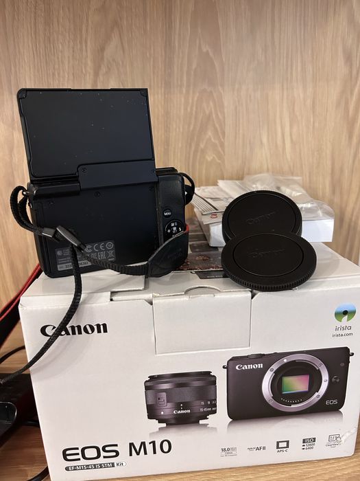 Фотоапарат Canon EOS M10