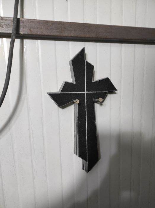 Vand felinare din marmura si granit si crucifix