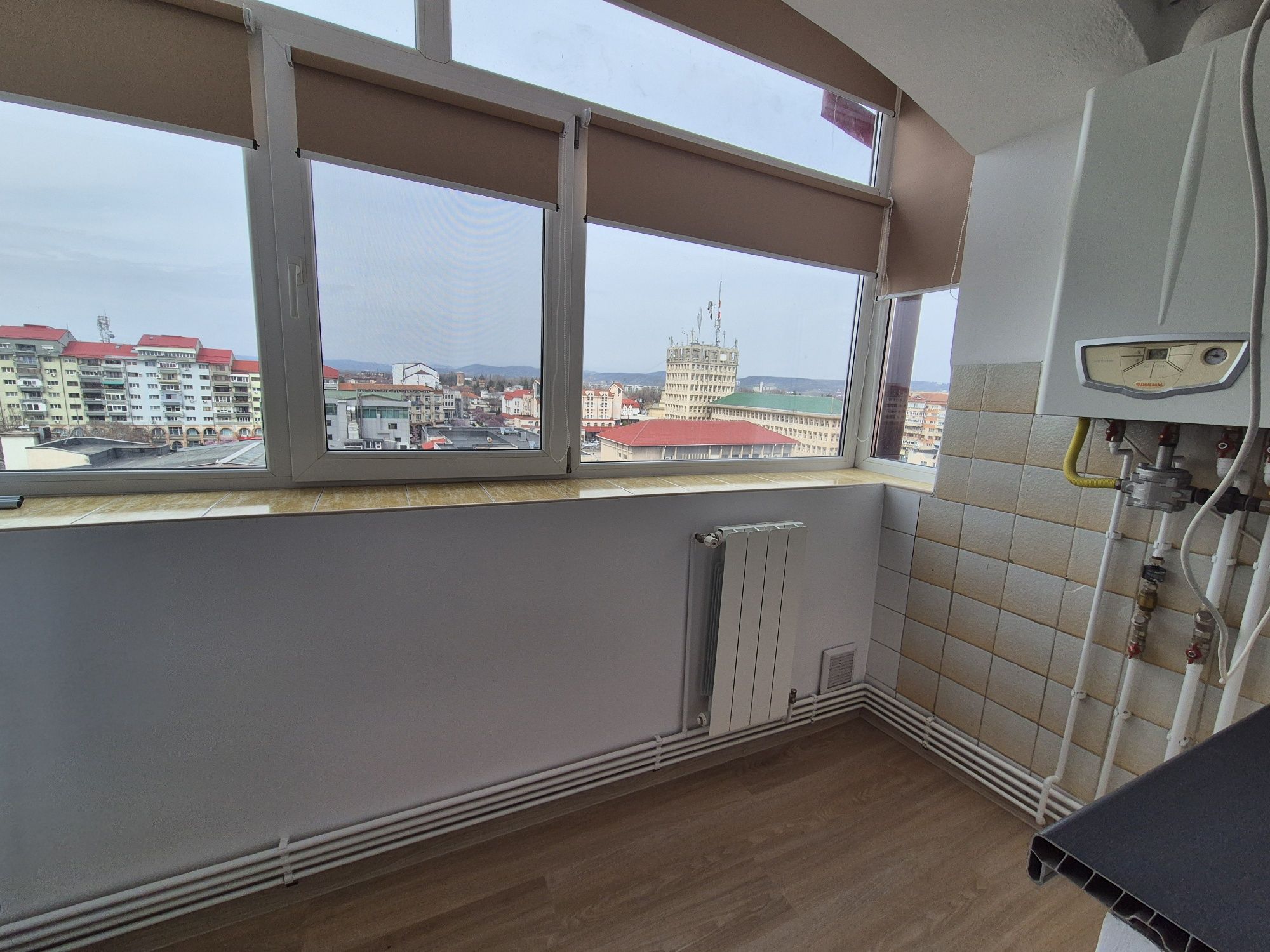 Închiriez garsoniera ultracentral
