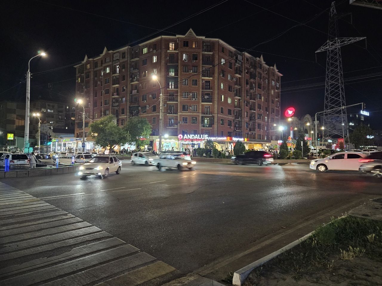 Продаю трёхкомнатную Чиланзарский район Массив Гулистан