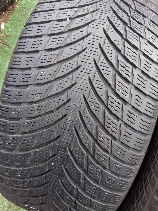 255 45 19 NOKIAN 4броя зимни