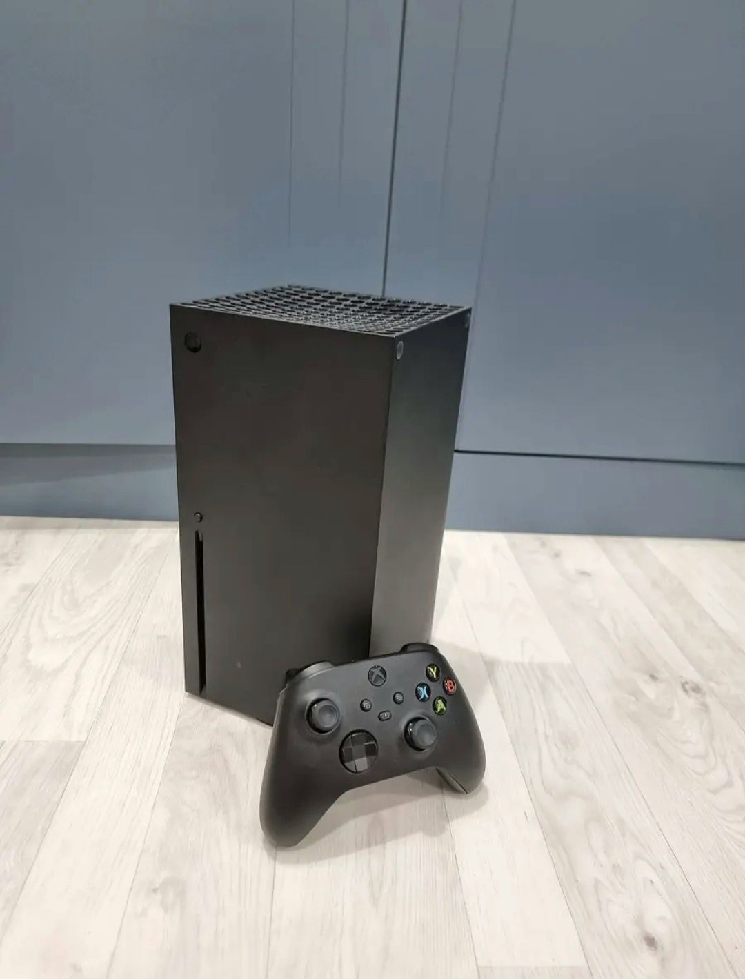 Продаю Xbox Series X 1TB