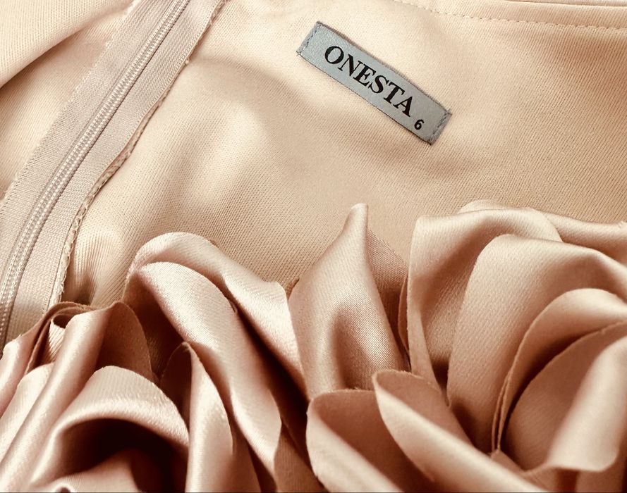 Rochie de satin roz pudră