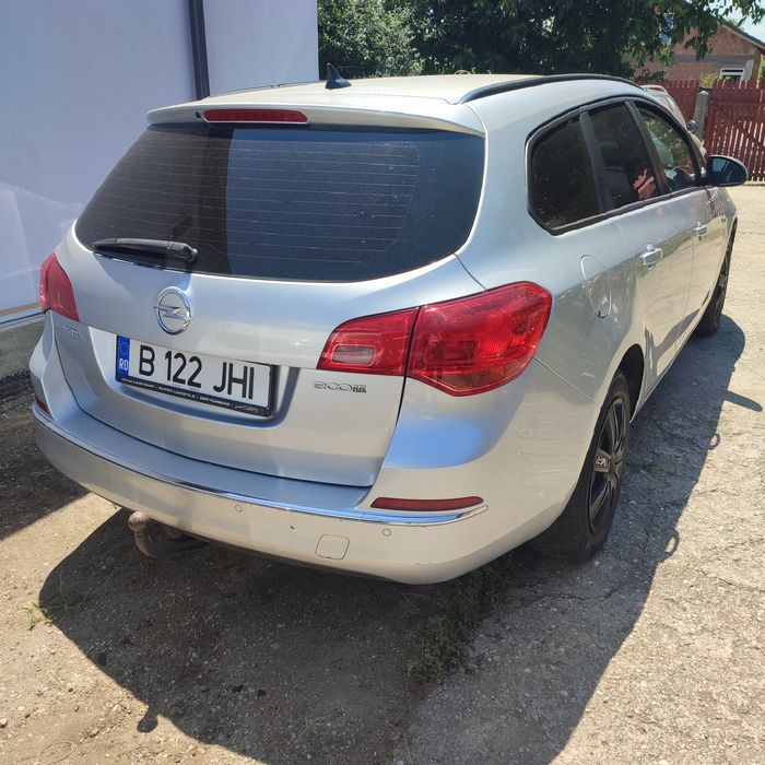 Opel Astra J 2015, 1600cm, diesel.