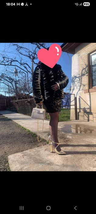 Blanita  de vanzare  de culoare alb - negru.Marimea 44.