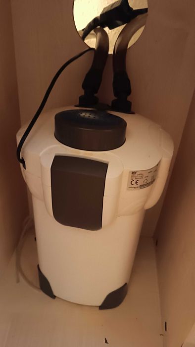 Acvariu prevăzut cu suport