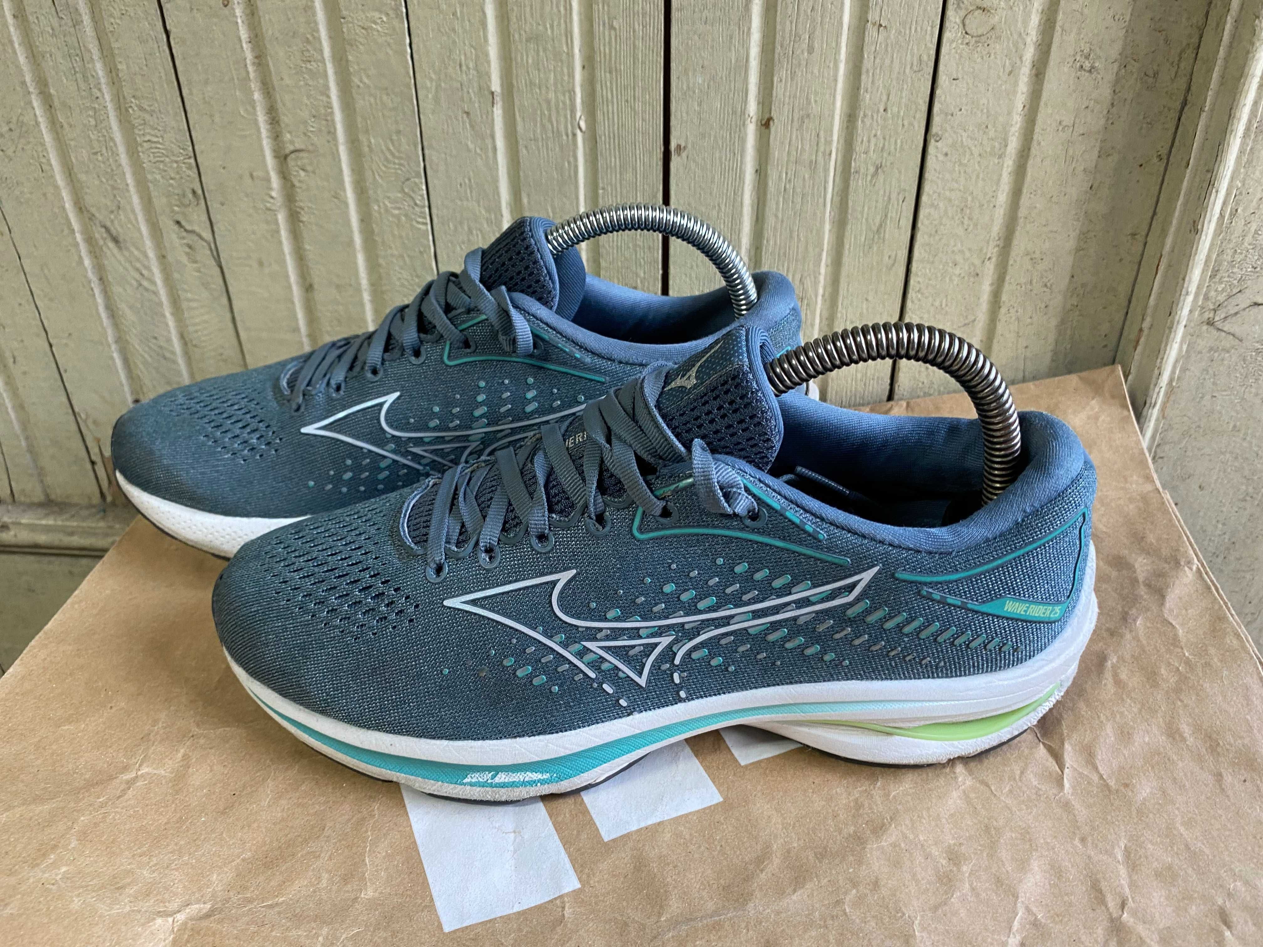 ''Mizuno Wave Rider 25''оригинални маратонки 40 номер